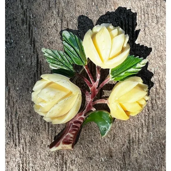 Vintage Hand-Carved Celluloid Yellow Roses Brooch Pin 1940s - Picture 2 of 7